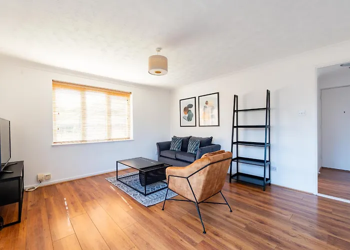 Capital Modern Two Bedroom In Wimbledon